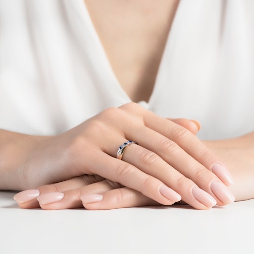 Pierścionek SAVICKI: dwukolorowe złoto, niebieskie szafiry, diamenty